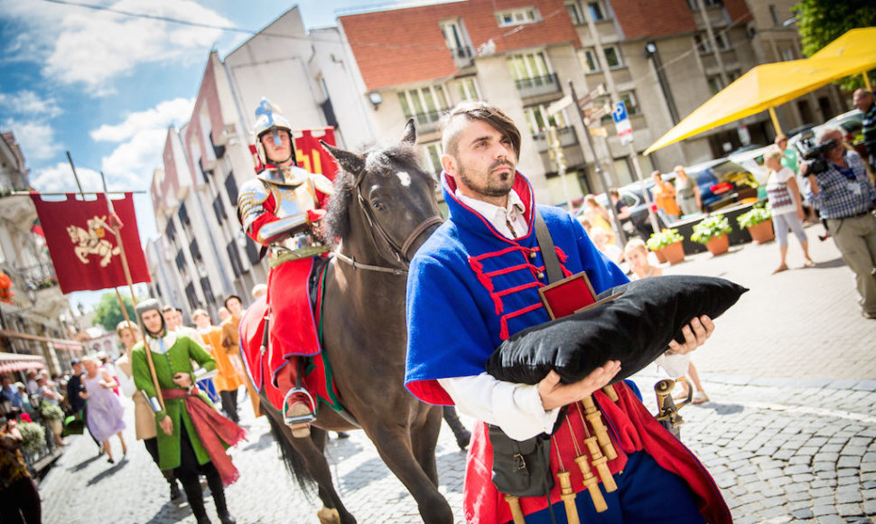 Barokinė eisena Pilies gatve