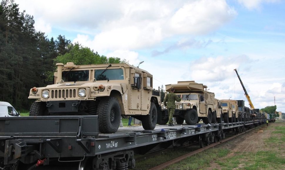 Vagonai su JAV karine įranga