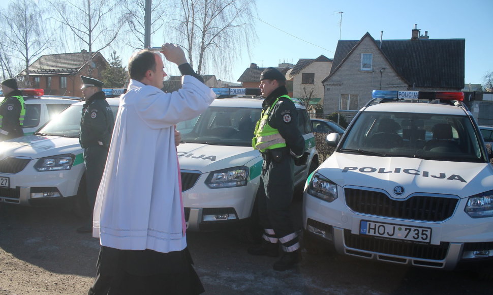 Policijos automobilių pristatymas