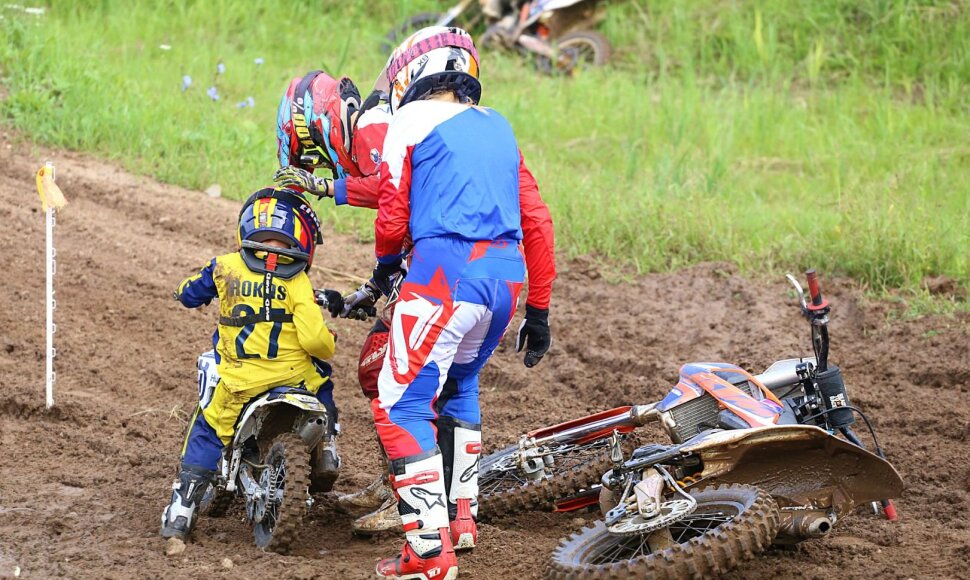 Vaikų motokroso stovyklos akimirkos
