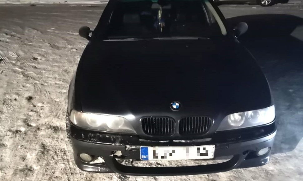 Bylos įkalčiai: neteisėtai vairuotas BMW