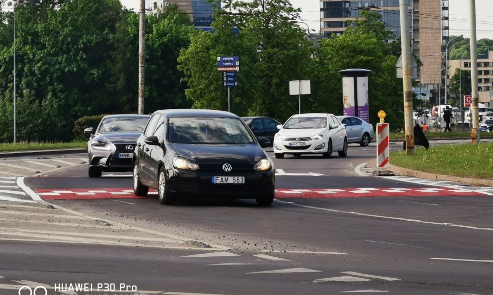 Pokyčiai Vilniaus transporto žiede - prie LEU įrengti greičio mažinimo kalneliai