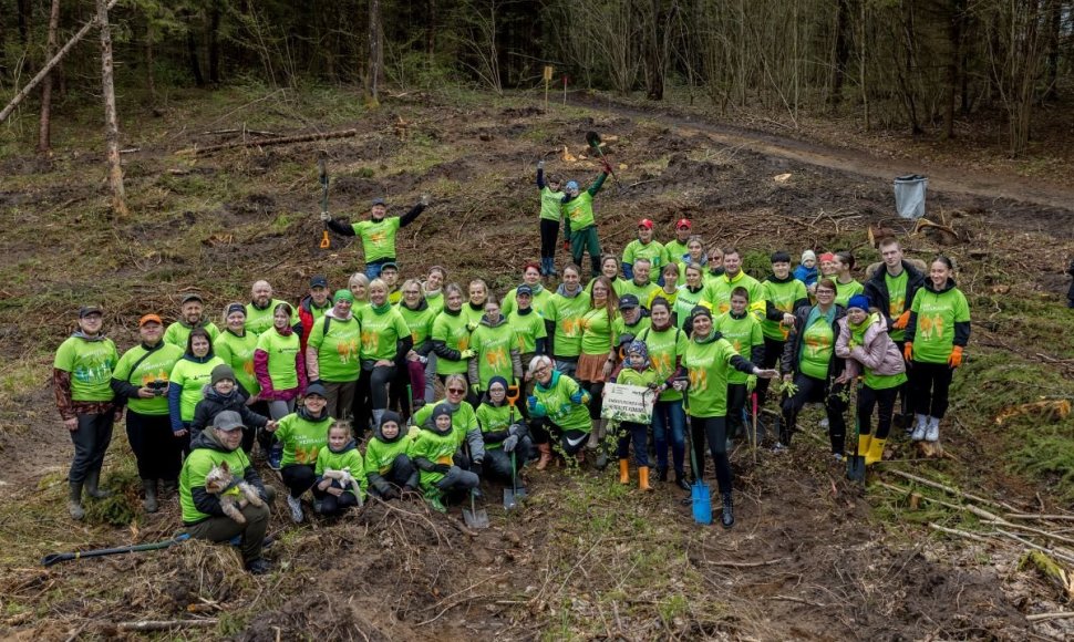 Miškasodyje dalyvavę „Herbalife“ nepriklausomi partneriai pagerino savo pačių rekordą – pasodino virš 3 tūkst. medžių