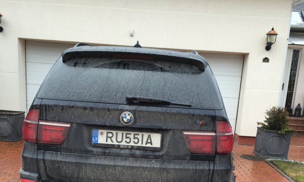 Automobilis su numeriu RUSSIA