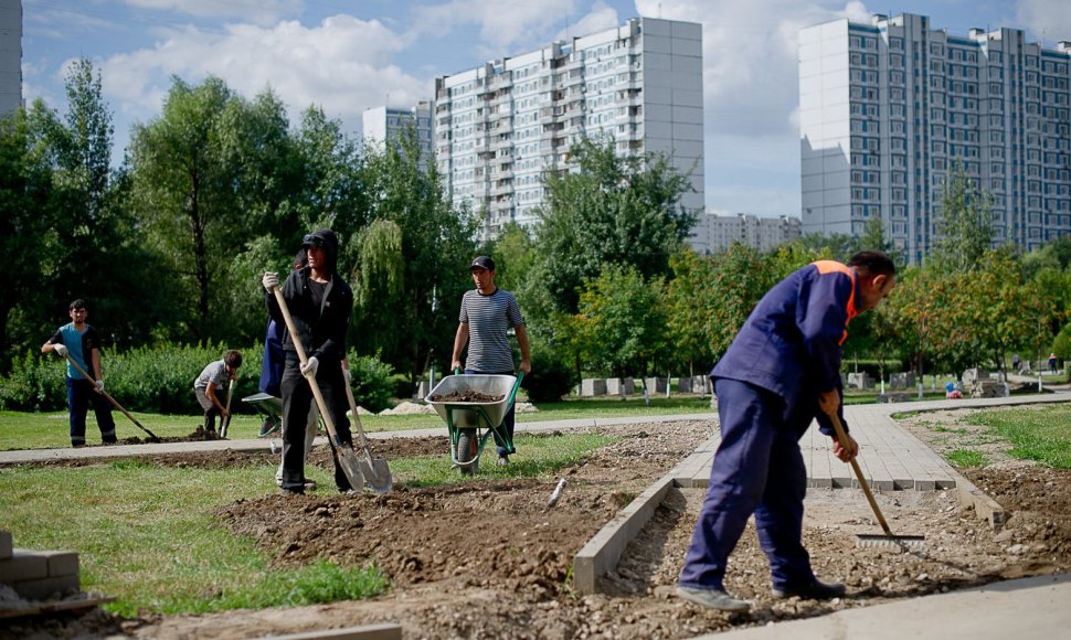 Imigrantai dirba viename iš Maskvos rajonų