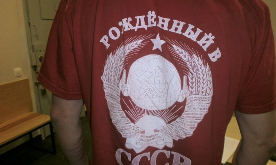 Latvijos pilietis po Klaipėdą šlitiniavo girtas ir dėvėdamas marškinėlius su sovietine simbolika.