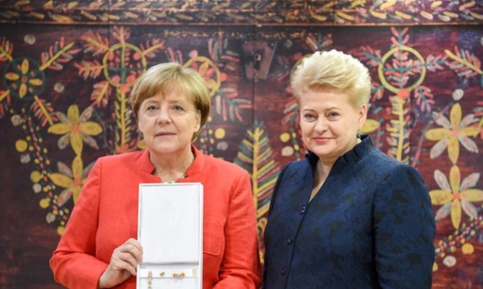 D.Grybauskaitė Vokietijos kanclerei A.Merkel įteikė valstybinį apdovanojimą