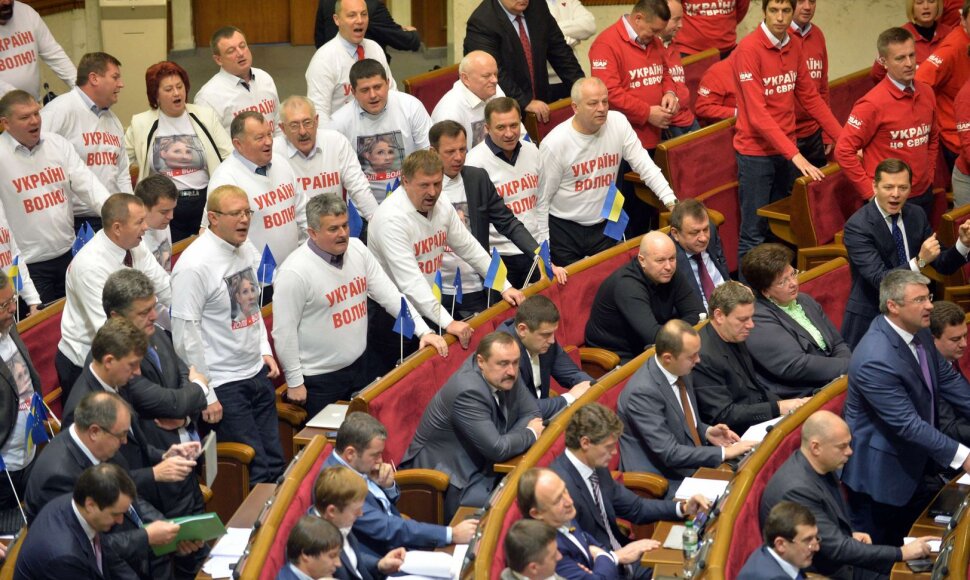 Po balsavimų Ukrainos opozicijos deputatai šaukia „gėda“