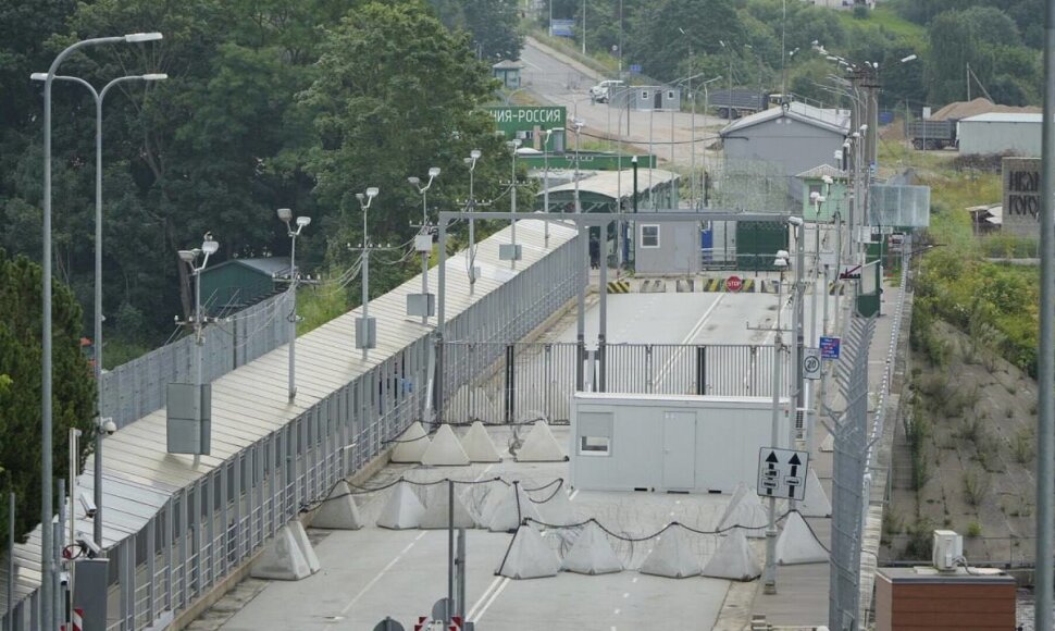 Estija pradėjo statyti užtvarus ant tilto prie sienos su Rusija