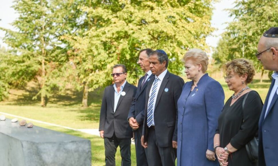 Prezidentė pagerbia Holokausto aukų atminimą