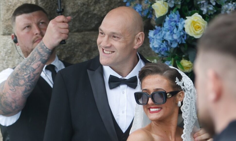 Tysonas Fury sveikino savo dukrą Venezuelą Fury.