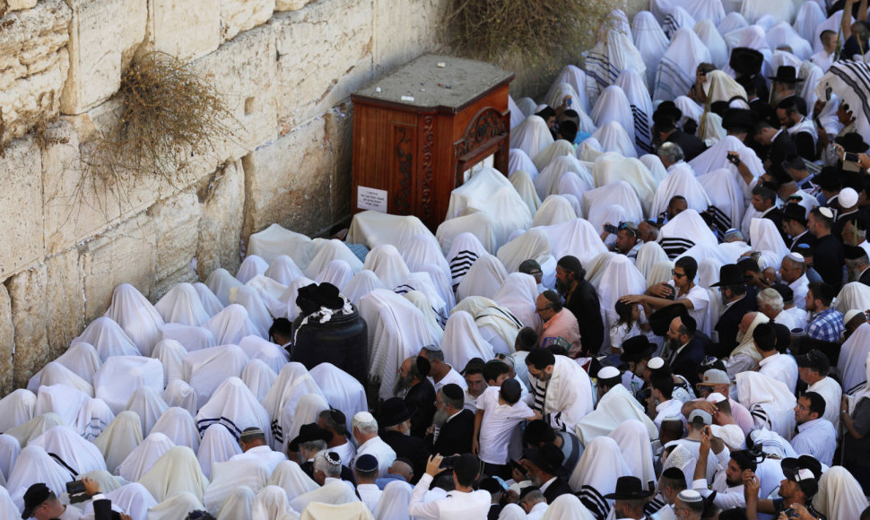 Tūkstančiai žydų susirinko prie Vakarų sienos Sukoto šventikų palaiminimo