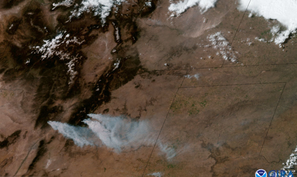 Gaisrai ir dulkių audros, matomi iš palydovo