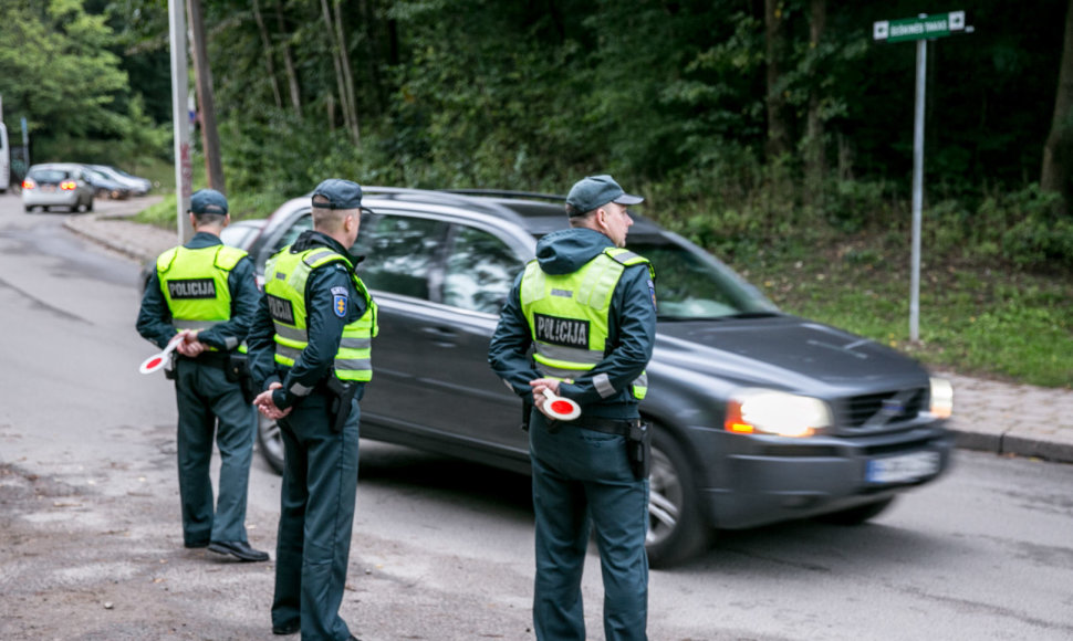 Vilniaus policijos pareigūnai tikrino ar saugiai važami vaikai