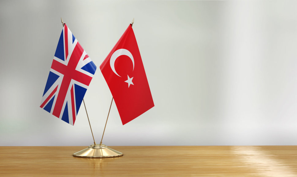 Jungtinės Karalystės ir Turkijos vėliavos