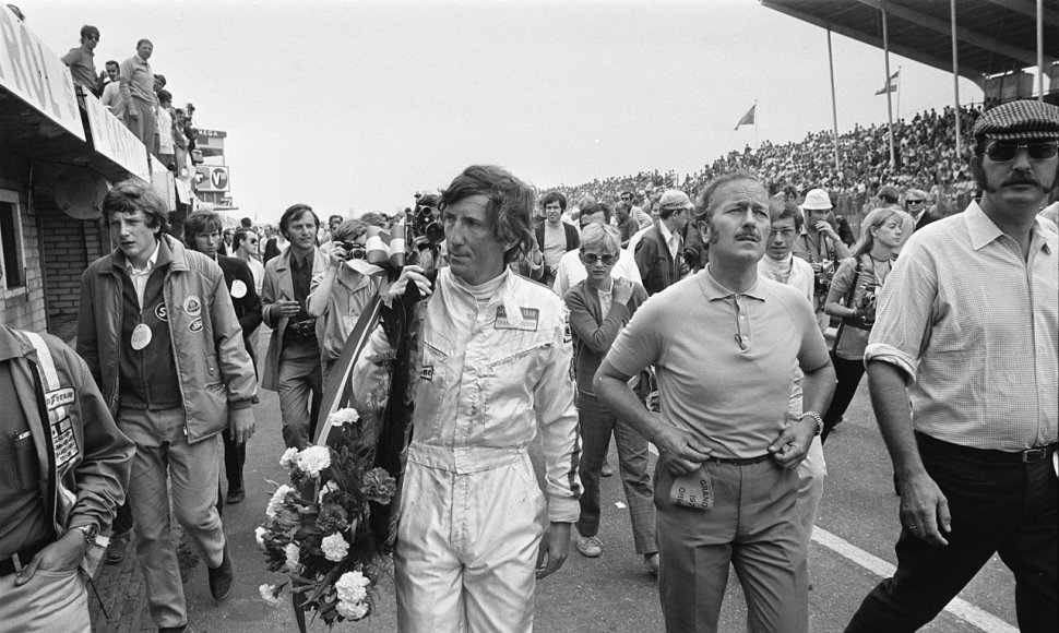 Rindtas su Lotus F1 komandos vadovu Colinu Chapmanu – šiuos vyrus siejo ne patys šilčiausi santykiai, nes Rindtas atvirai kritikavo bolidų saugumą. (Evers, Joost, Wikimedia(CC BY-SA 3.0 nl)