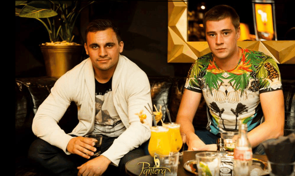 Erikas Rachinšteinas (kairėje) kokteilių bare „Pantera“