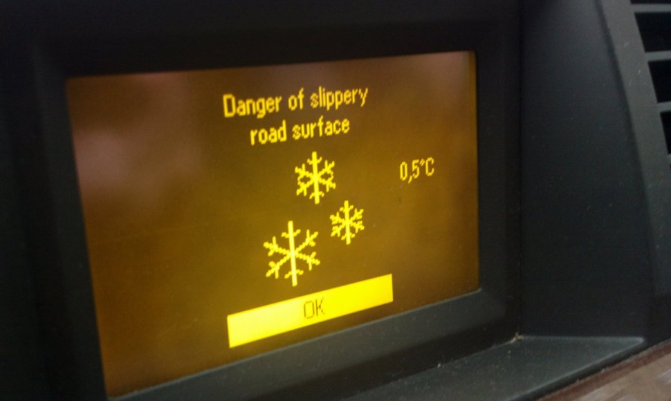 Ketvirtadienį temperatūra sostinėje nukrito iki beveik nulio laipsnių. Tai – rimtas įspėjimas ir vairuotojas.