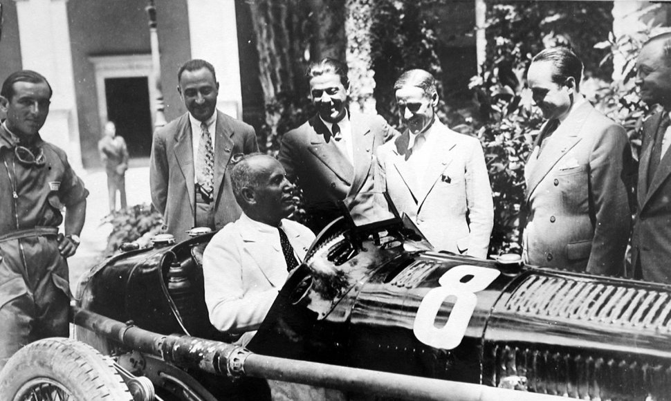 Benito Mussolini „Alfa Romeo“ lenktyniniame automobilyje