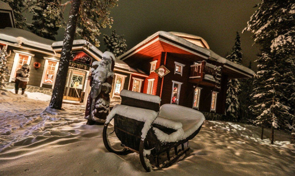 Vietiniai pasakojo, kad ši žiema Suomijoje – neįprastai šilta. Nors ir buvo daug sniego, tačiau pastarosiomi savaitėmis šalo iki -7 laipsnių, kai pernai tuo pačiu metu kando -35 laipsnių šaltukas.