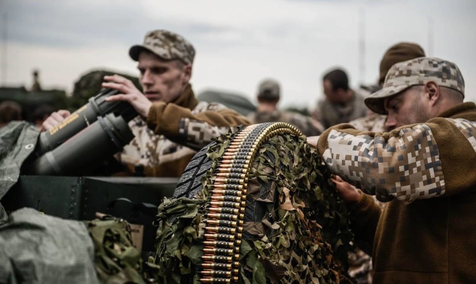 Tarptautinėse pratybose Latvijoje „Silver Arrow 2016“ Lietuvos kariai treniruojasi planuoti ir įgyvendinti gynybines operacijas