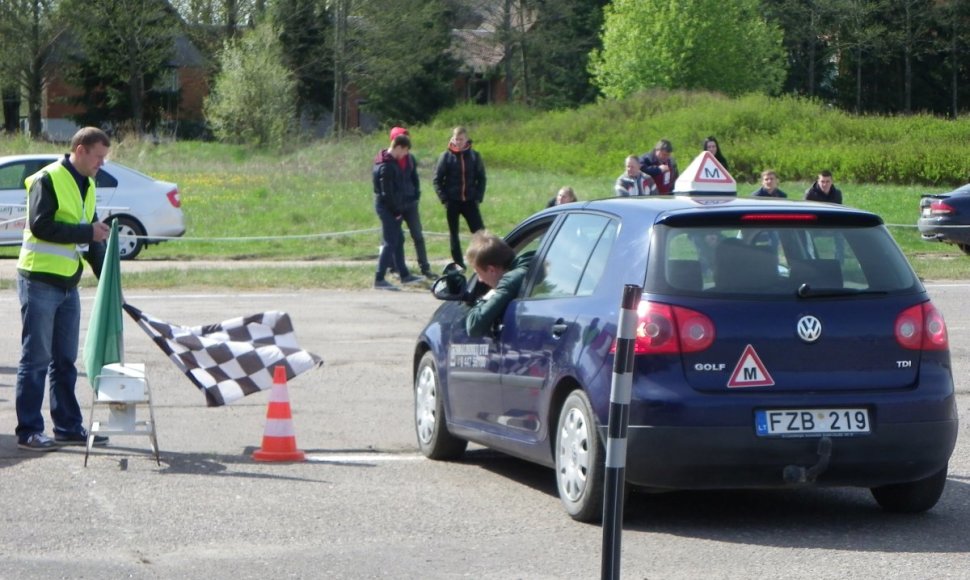 „Saugokime jaunas gyvybes keliuose“ varžybos