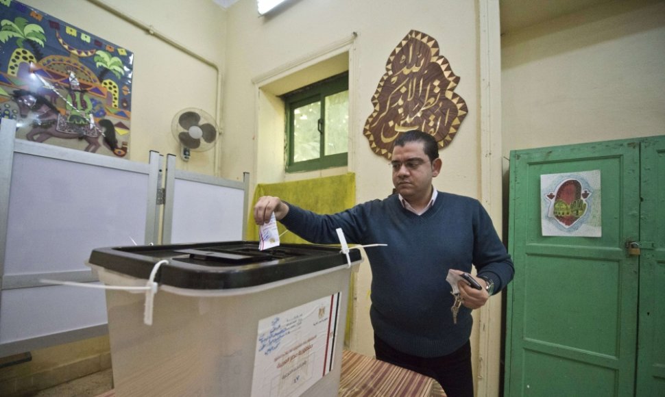 Egipte vyksta referendumas dėl naujos šalies konstitucijos.