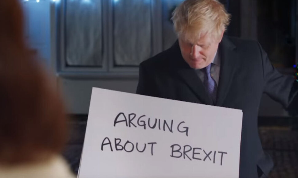 Borisas Johnsonas nuplagijavo „Tegyvuoja meilė“ epizodo parodiją