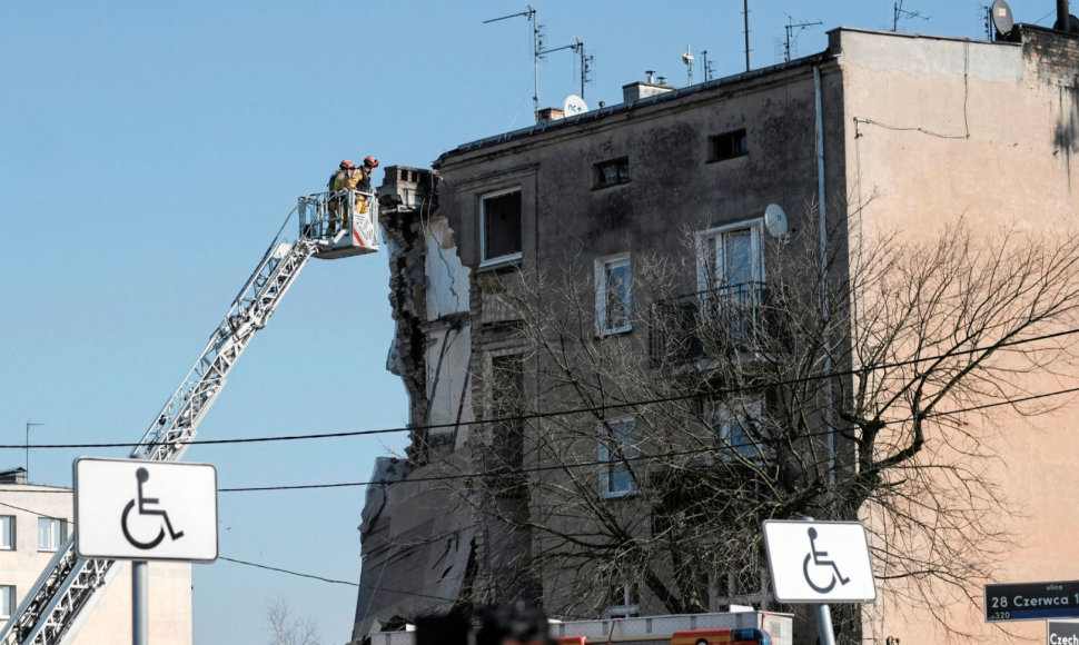 Dujų sprogimo apgriautas pastatas Poznanėje