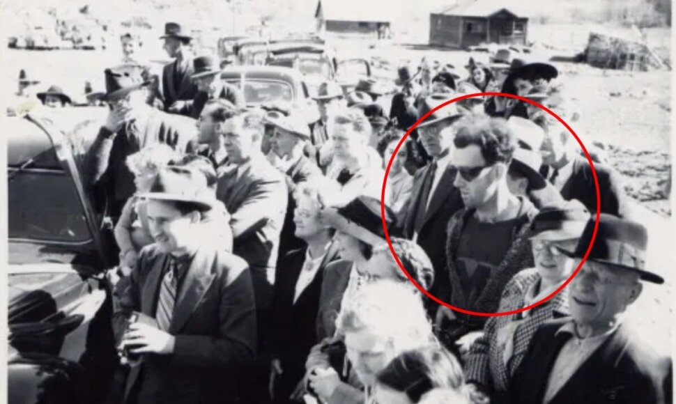 Diskusijas kelianti 1941 metais daryta nuotrauka