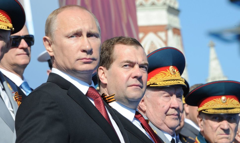 Rusijos prezidentas Vladimiras Putinas ir premejeras Dmitrijus Medvedevas