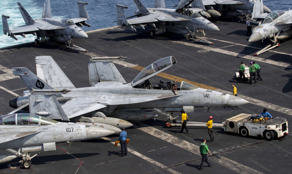 Us Navy/U.S. Navy / ZUMAPRESS.com