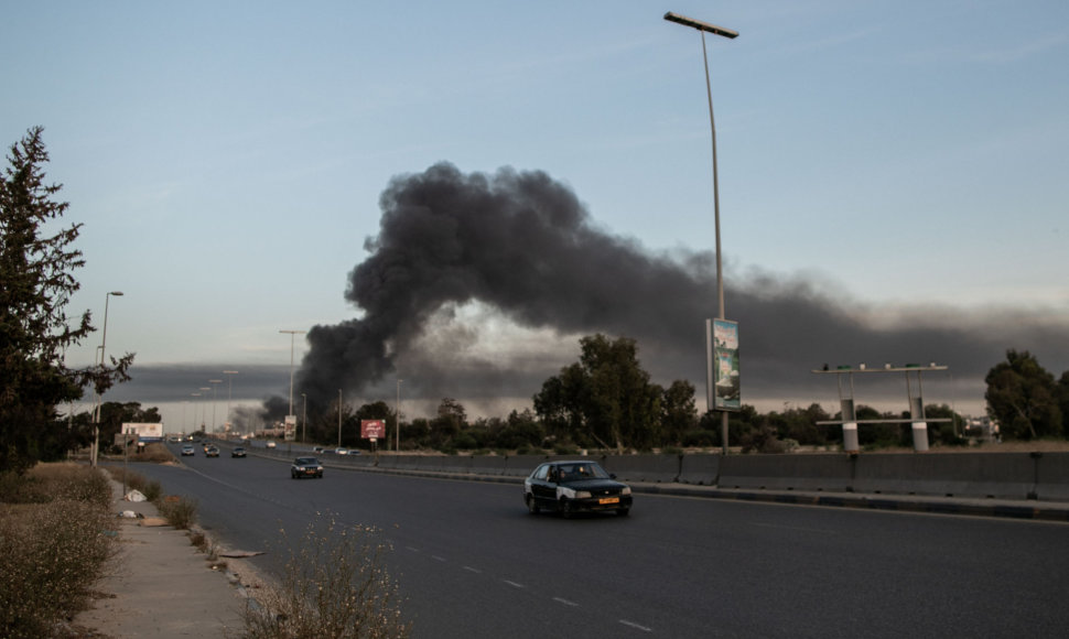 Dūmai virš Tripolio