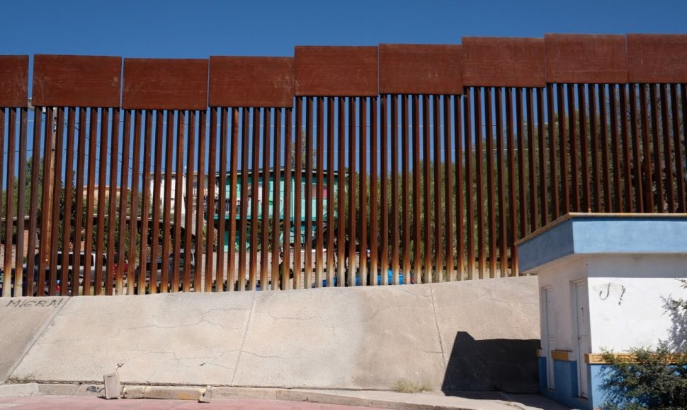 Siena tarp JAV ir Meksikos (žiūrint iš Meksikos pusės)