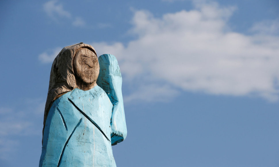 Melanios Trump skulptūra