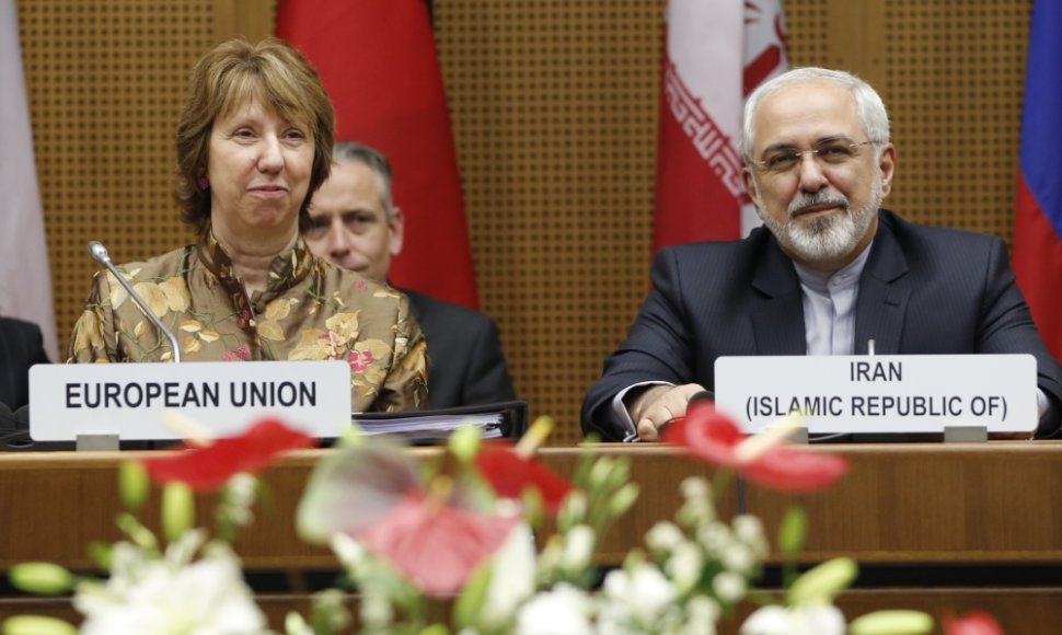 ES užsienio politikos vadovė Catherine Ashton ir Irano užsienio reikalų ministras Mohammadas Javadas Zarifas Vienoje