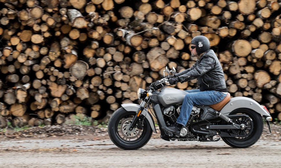 Rimas Bružas išbandė 100 metų senumo motociklo modelį „Indian Scout“