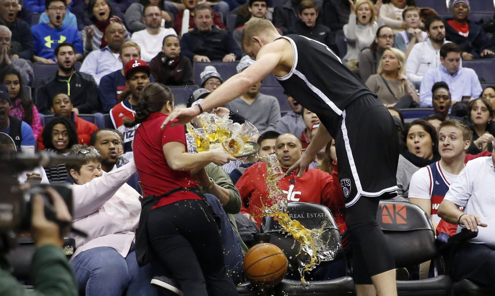 Masonas Plumlee įsirėžė į padavėją