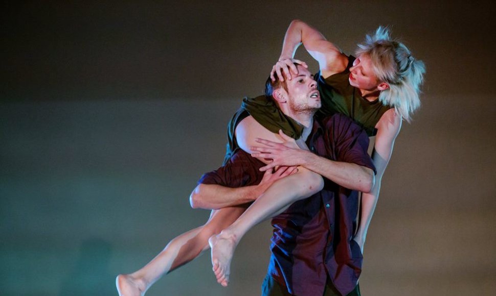 Kauno šokio teatro „Aura“ premjera – šokio spektaklis „Noriu maitinančios dienos iš tavo rankų“