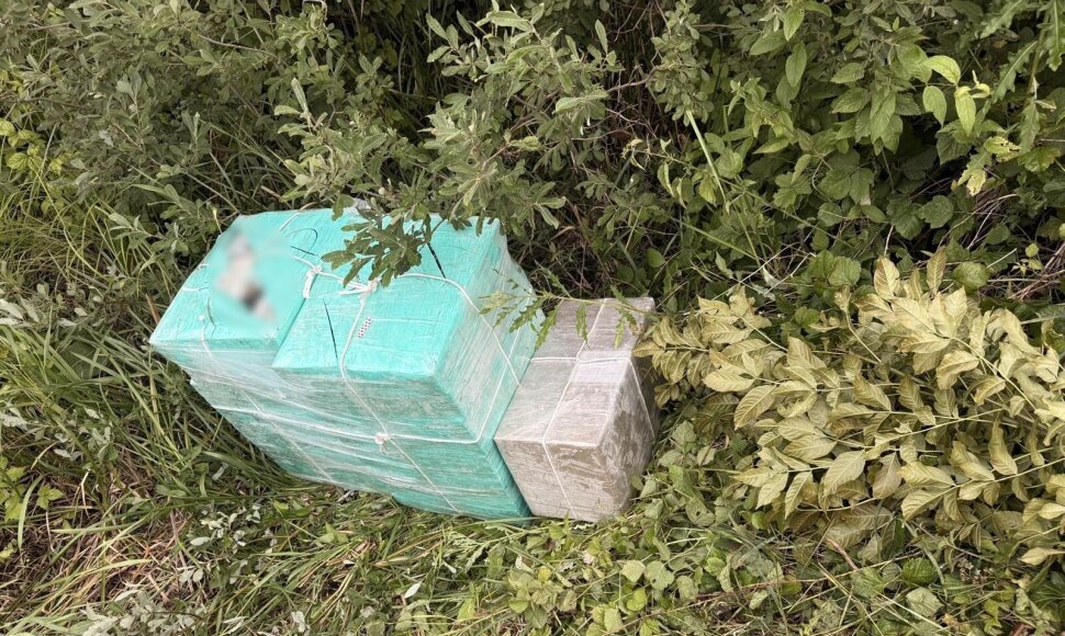Į Lenkiją balionu atskraidintos kontrabandinės cigaretės, sulaikyti du lietuviai