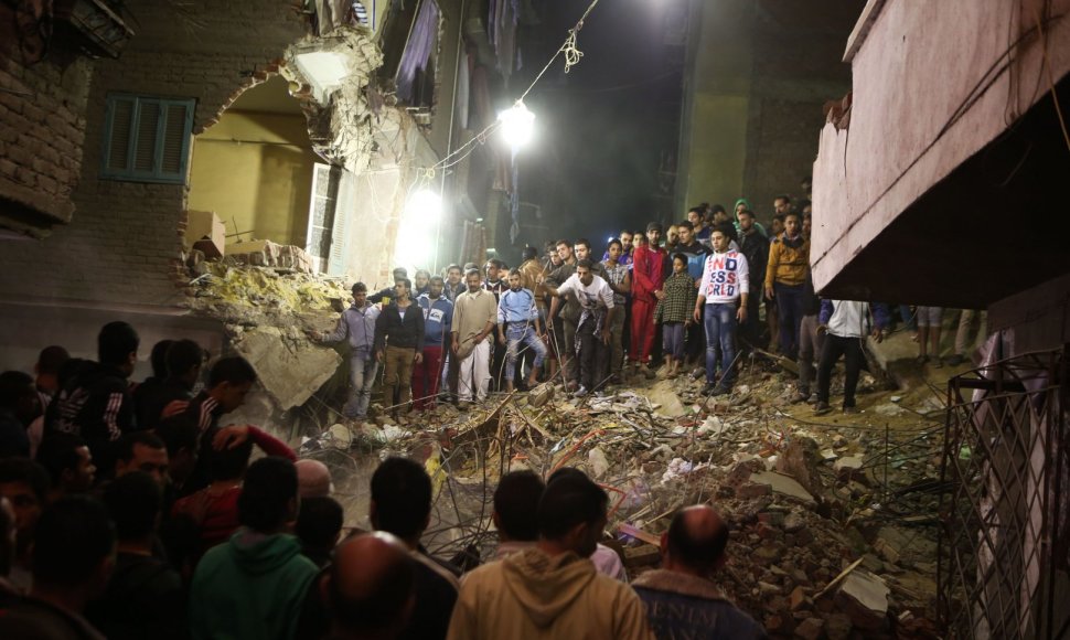Kaire sugriuvo devynių aukštų pastatas