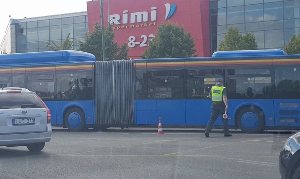 Klaipėdoje Taikos ir Baltijos prospektų sankryžoje susidūrė du autobusai.