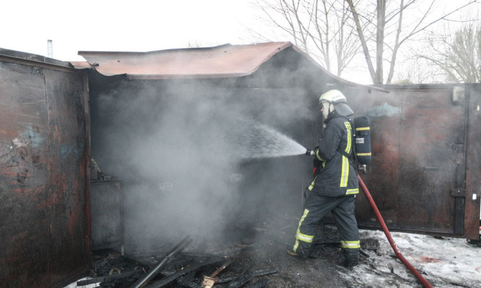 Vilniuje degė garažas