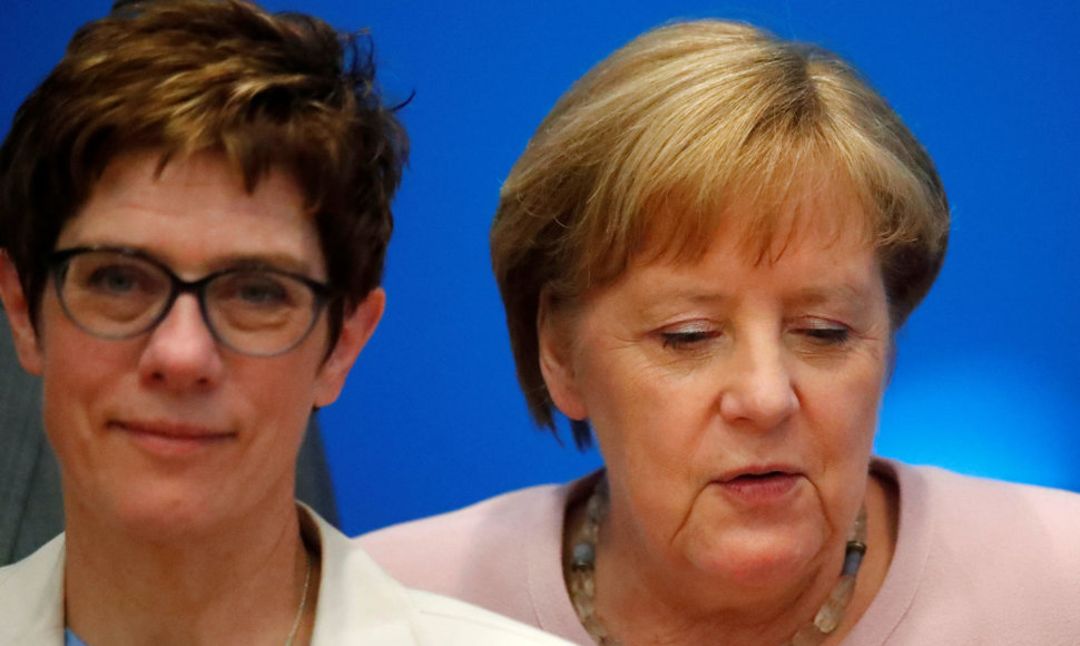 Angela Merkel (dešinėje) ir Annegret Kramp-Karrenbauer