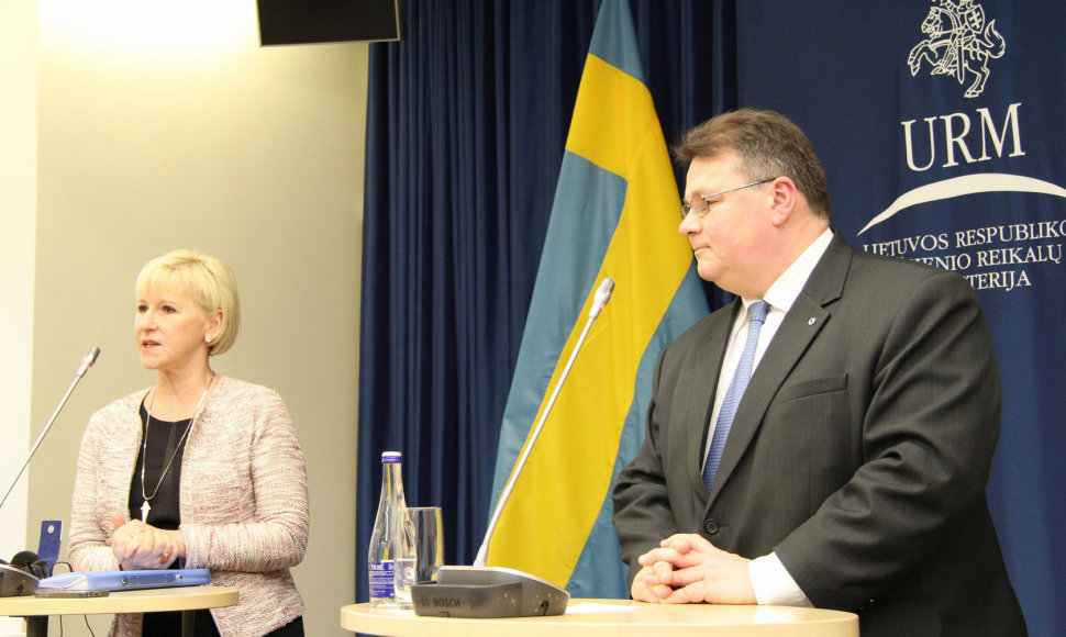 Švedijos užsienio reikalų ministrė Margot Wallstrom ir Lietuvos užsienio reikalų ministras Linas Linkevičius