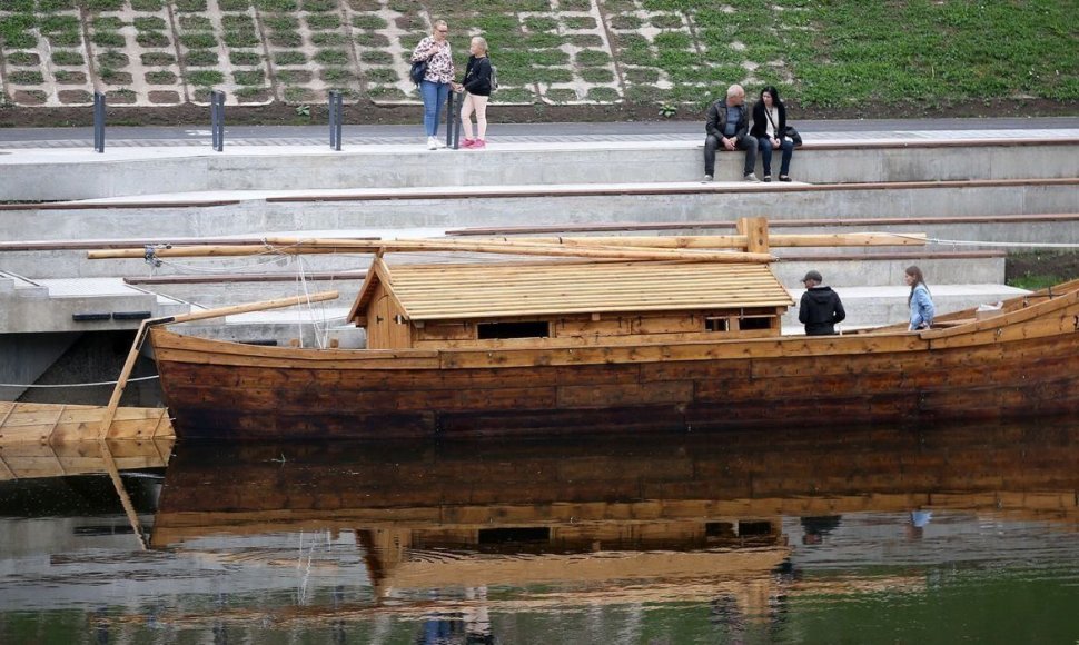Vytinės „Vėtra“ iškėlimu į krantą teks pasirūpinti Kėdainių krašto muziejaus darbuotojams. Jiems rūpestis šiuo laivu jau ir taip tapo didele našta.