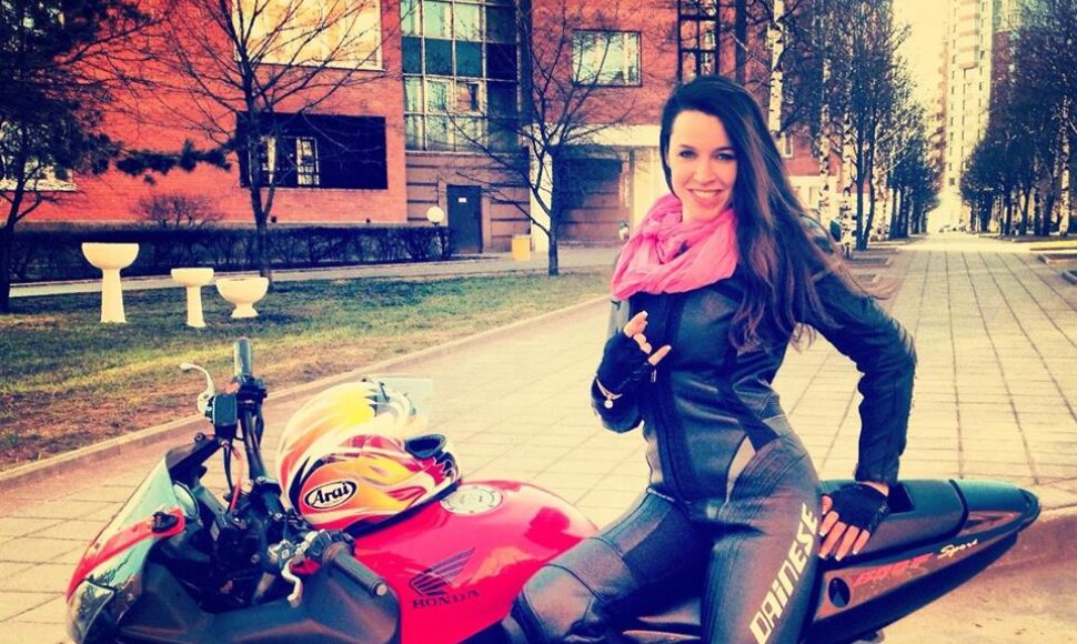 Motociklininkė i&scaron; Rusijos Viktorija