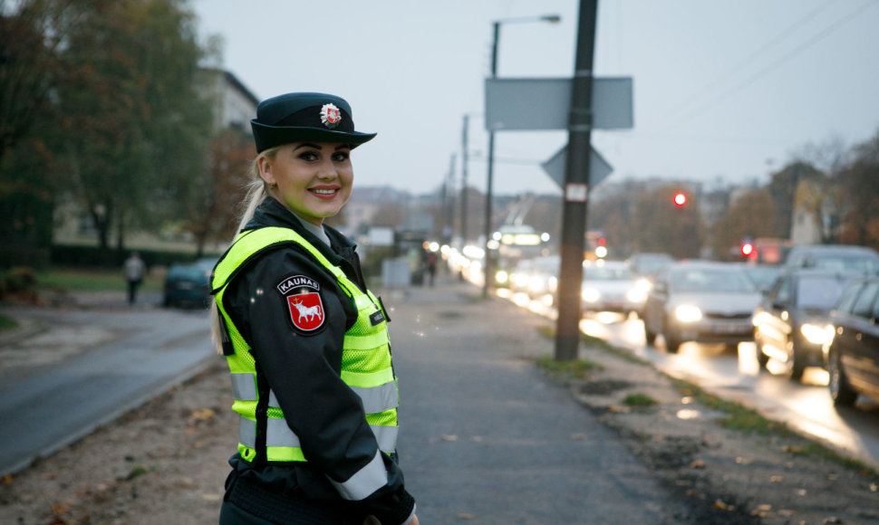 Policijos priemonė prie pėsčiųjų perėjų