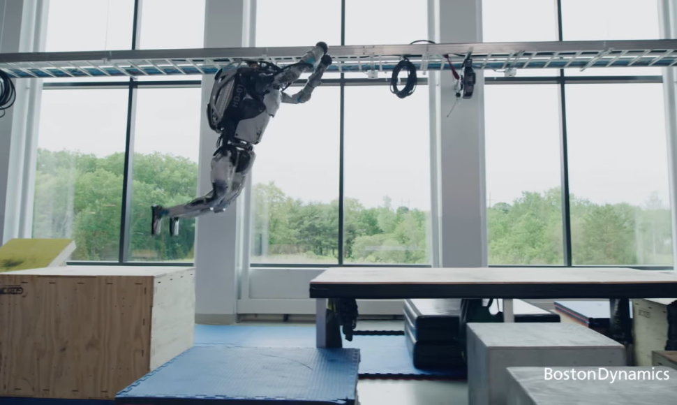 Boston Dynamics sukurtas robotas atlieka sudėtingus parkūto judesius