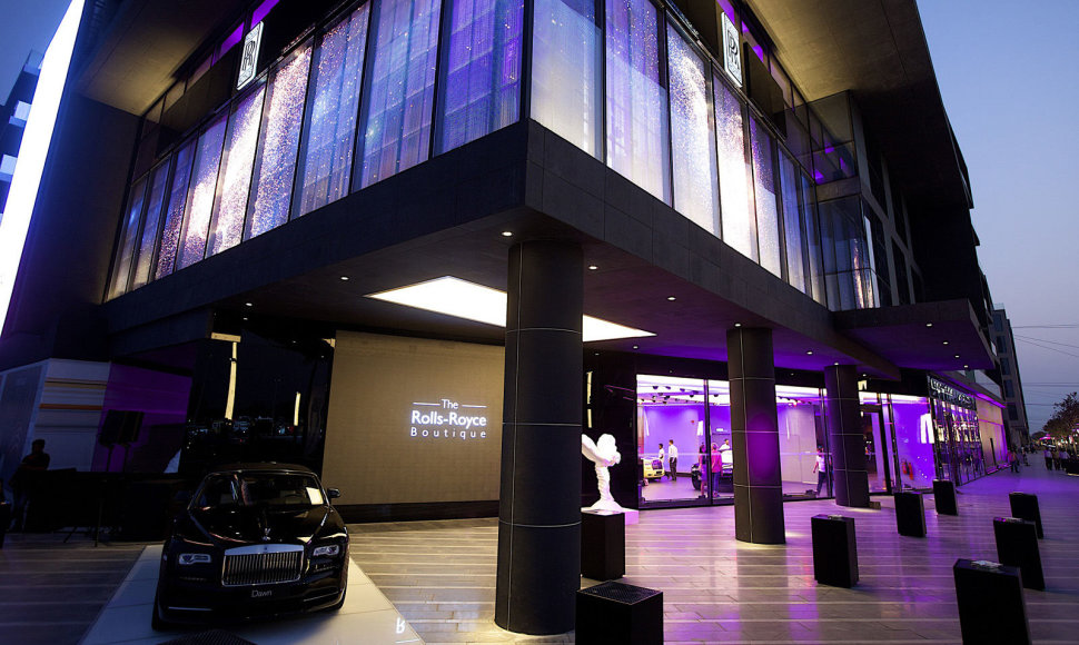 Naujasis „Rolls-Royce“ salonas Dubajuje